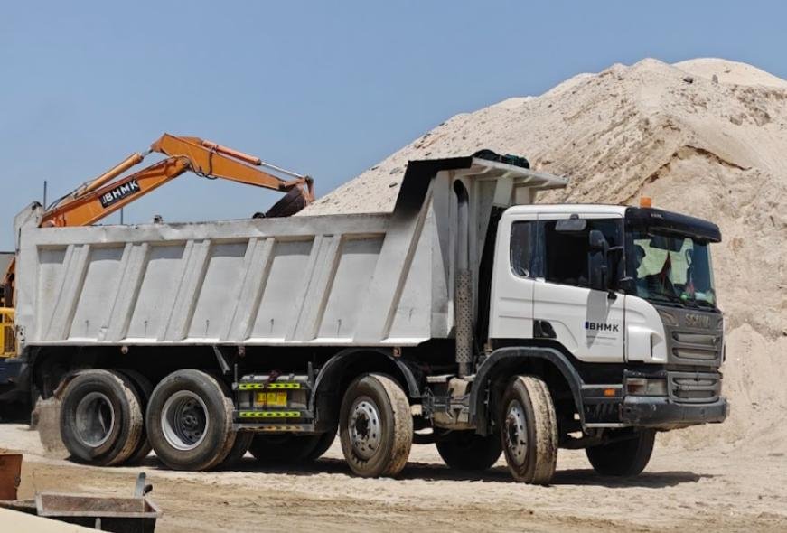 BHMK 6-wheeler Tipper Truck Dump truck for sand delivery in Dubai UAE