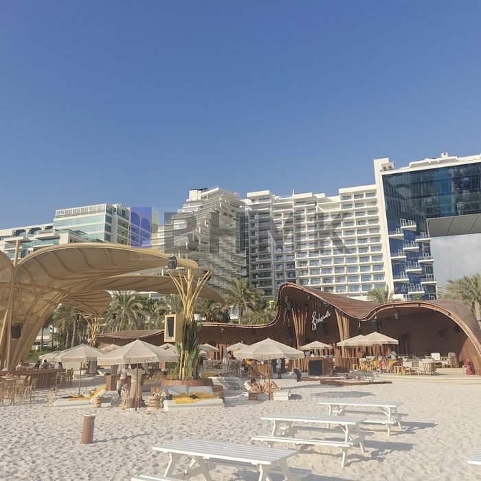 Beachfront resort sand supply, Palm Jumeirah