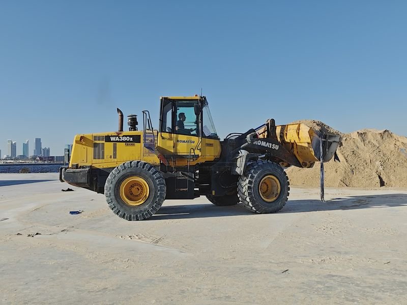 BHMK Komatsu WA380 wheel loader for rent in Dubai with certified operator