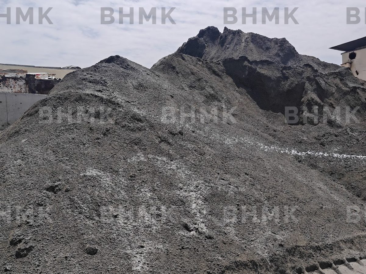 Black sand for concrete blocks in Dubai