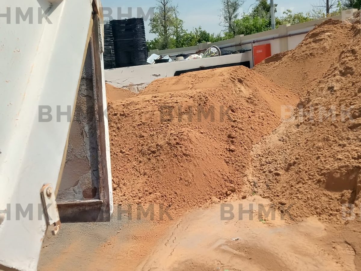 Red sand delivery in Dubai