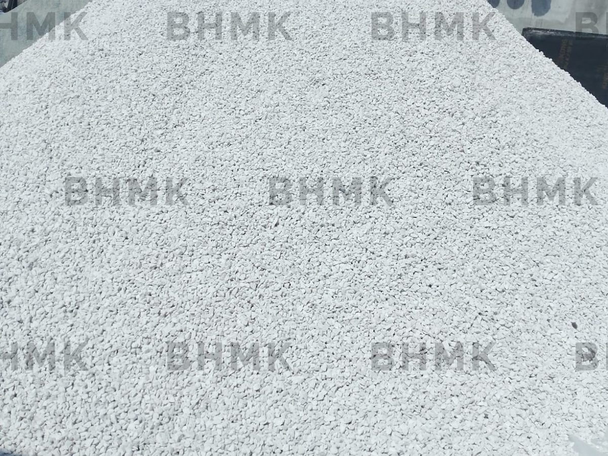 White landscaping gravel in Dubai UAE